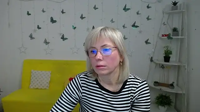 LaurenWishy online show from February 20, 12:51 pm