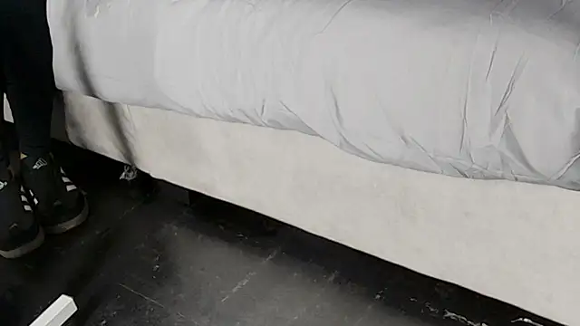 Mia elan   online show from December 17, 8:36 pm