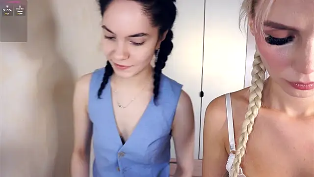 LorrieWilcinski online show from December 17, 7:13 am