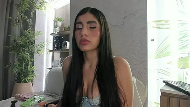 Snapshot of IsabelaStefano chatting on February 23, 3:08 am IsabelaStefano online show from February 23, 3:08 am