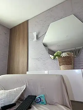 Snapshot of IsabelaStefano chatting on February 14, 12:00 am IsabelaStefano online show from February 14, 12:00 am