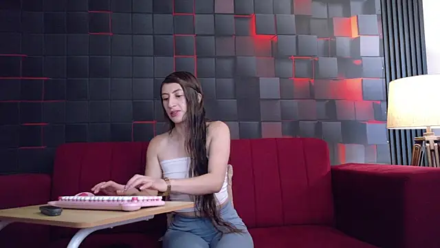 GracieCollins online show from December 16, 2:10 pm