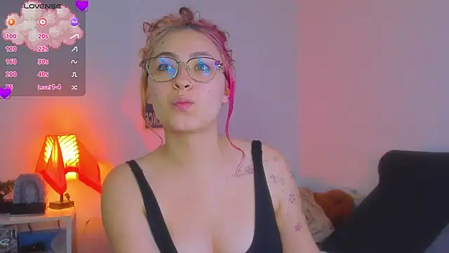 Snapshot of MarieTaylor_ chatting on June 24, 9:56 pm MarieTaylor online show from June 24, 9:56 pm