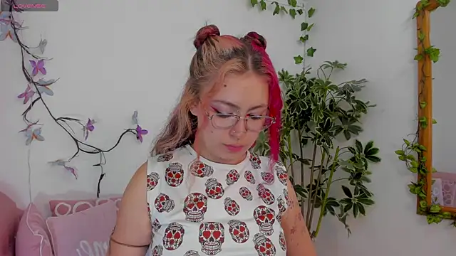 Snapshot of MarieTaylor_ chatting on July 7, 10:24 pm MarieTaylor online show from July 7, 10:24 pm
