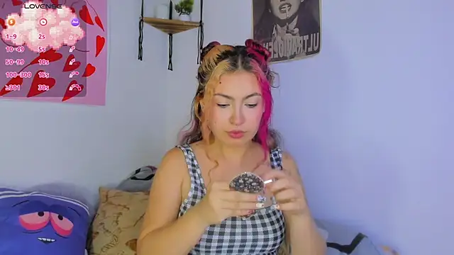 Snapshot of MarieTaylor_ chatting on July 18, 7:22 pm MarieTaylor online show from July 18, 7:22 pm