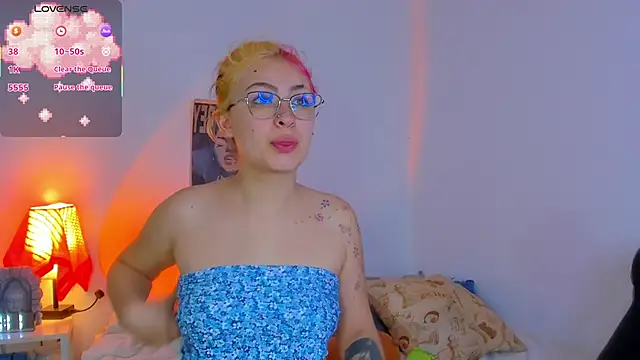 Snapshot of MarieTaylor_ chatting on May 21, 7:11 pm MarieTaylor online show from May 21, 7:11 pm
