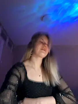 Snapshot of purplemoon1 chatting on December 17, 9:09 pm purplemoon1 online show from December 17, 9:09 pm