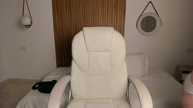 Alaska deluxe online show from March 31, 10:01 pm