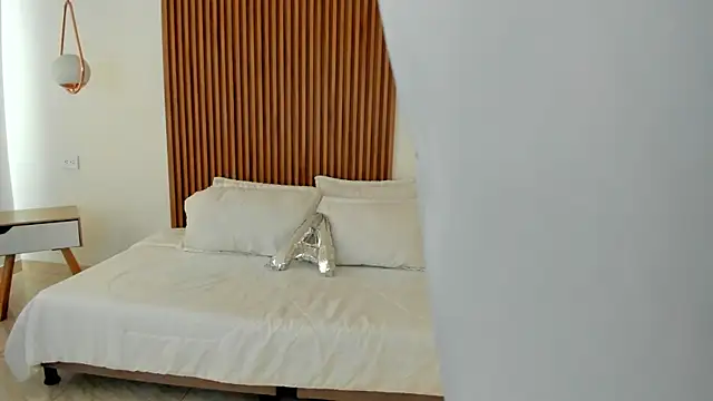 Alaska deluxe online show from January 11, 9:11 pm