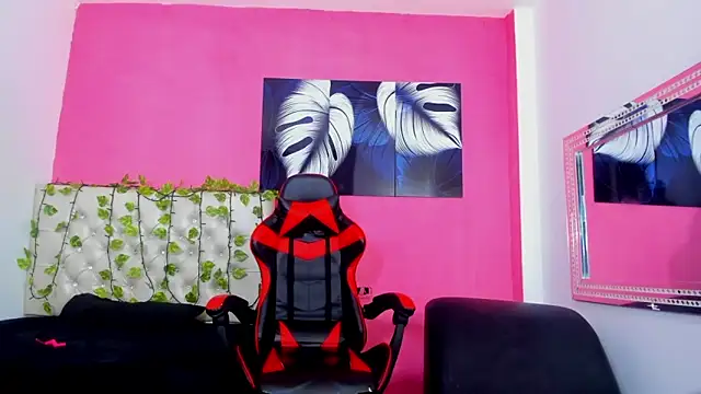 MiaAndTeylor online show from November 20, 7:25 pm