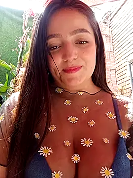 Juanita Rojas online show from December 17, 6:35 pm