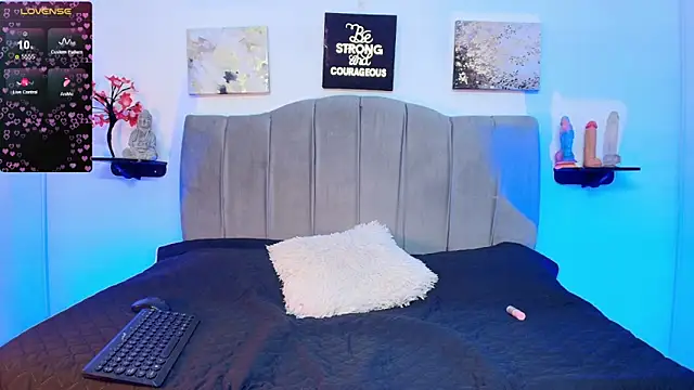 Maddy  Jones online show from February 23, 7:03 pm