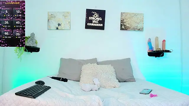 Maddy  Jones online show from March 7, 7:30 pm