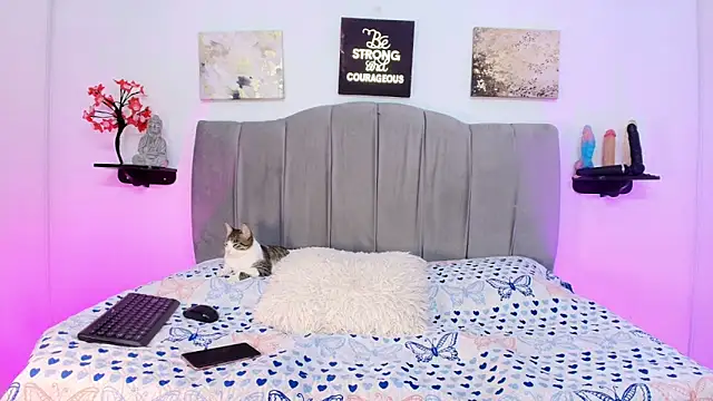 Maddy  Jones online show from February 20, 7:05 pm