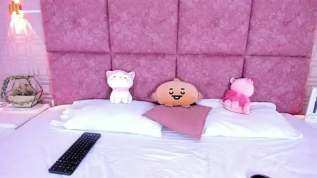 NathalieRoss1 online show from March 26, 5:50 am