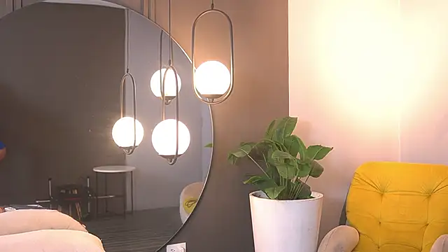 Bratz luxxxury online show from November 24, 6:30 pm