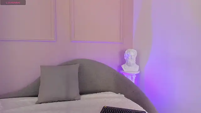 cleo johnson online show from November 23, 8:41 pm