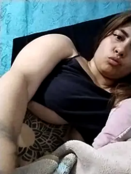 Emmyxxx online show from December 19, 5:00 am