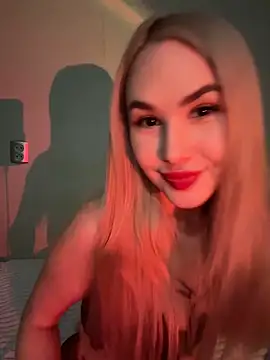 Miss Alisse online show from December 4, 5:45 pm