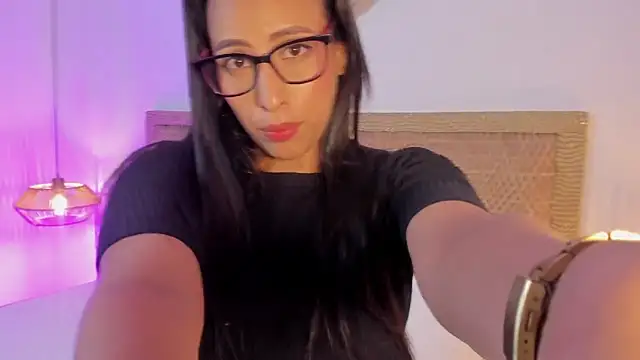 melaniejeannn  online show from May 16, 2:21 am