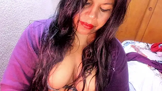 ebonycamelia online show from May 3, 8:30 am