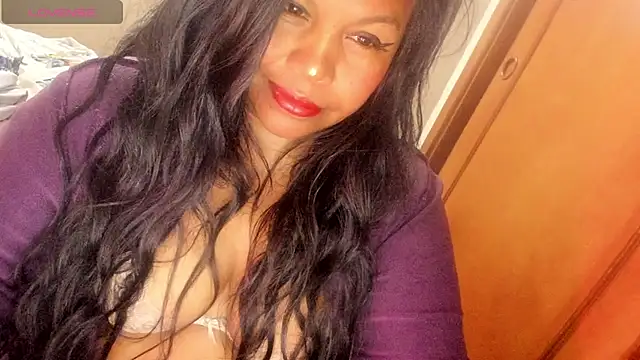 Snapshot of ebonycamelia chatting on July 7, 9:51 pm ebonycamelia online show from July 7, 9:51 pm