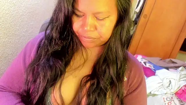ebonycamelia online show from April 23, 6:31 pm