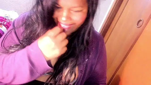 Snapshot of ebonycamelia chatting on June 4, 8:57 pm ebonycamelia online show from June 4, 8:57 pm