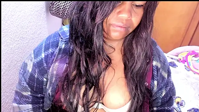 Snapshot of ebonycamelia chatting on February 18, 8:55 am ebonycamelia online show from February 18, 8:55 am