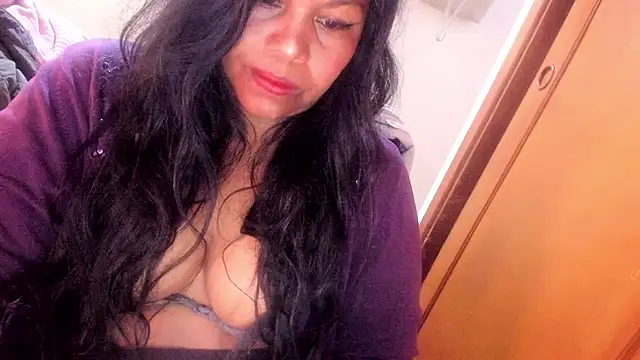 ebonycamelia online show from May 25, 8:29 pm