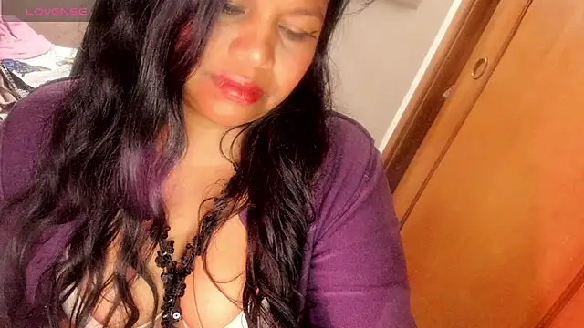 Snapshot of ebonycamelia chatting on July 15, 11:23 pm ebonycamelia online show from July 15, 11:23 pm