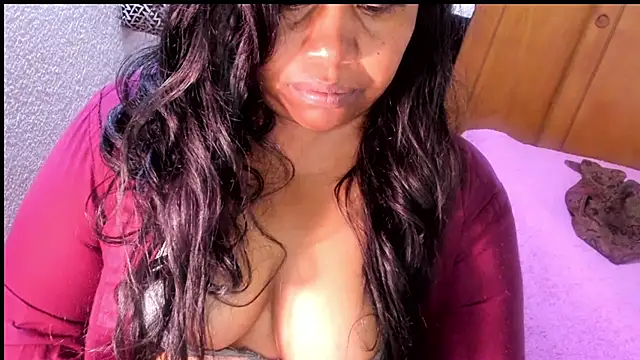 Snapshot of ebonycamelia chatting on January 18, 1:53 am ebonycamelia online show from January 18, 1:53 am