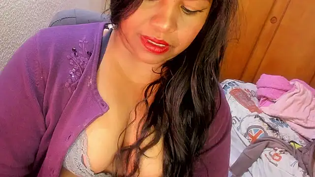 ebonycamelia online show from May 6, 6:34 pm