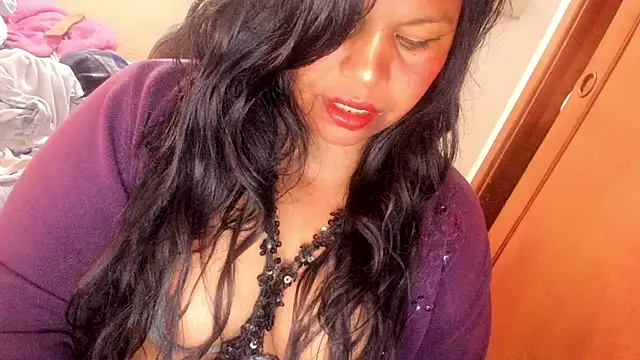 Snapshot of ebonycamelia chatting on June 13, 6:06 pm ebonycamelia online show from June 13, 6:06 pm
