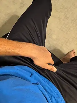 crazyhornet17 online show from December 1, 4:46 am