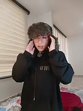 Apolo Ushi online show from November 21, 9:25 pm