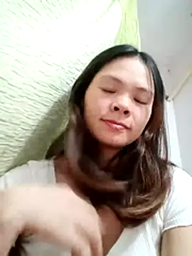 quynhquynh  online show from November 27, 4:07 pm