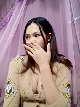 Snapshot of quynhquynh_ chatting on February 3, 12:21 am quynhquynh online show from February 3, 12:21 am