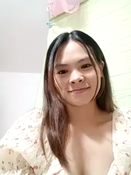 quynhquynh  online show from December 3, 3:11 pm