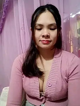 Snapshot of quynhquynh_ chatting on February 5, 3:35 am quynhquynh online show from February 5, 3:35 am