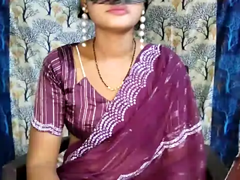 Snapshot of Sassy_Shanvi chatting on December 17, 11:32 pm Sassy Shanvi online show from December 17, 11:32 pm