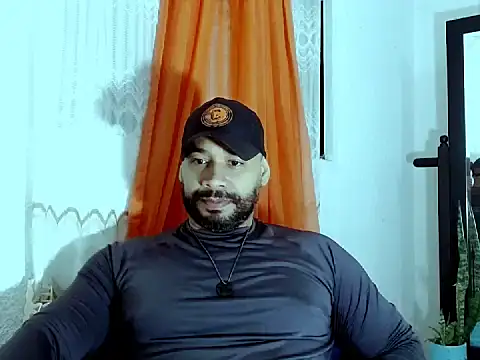 Snapshot of musclehetero chatting on June 6, 6:40 am musclehetero online show from June 6, 6:40 am