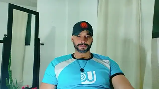 Snapshot of musclehetero chatting on June 30, 11:10 am musclehetero online show from June 30, 11:10 am
