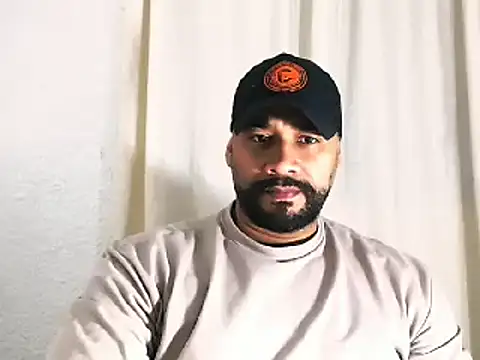 Snapshot of musclehetero chatting on February 13, 3:23 pm musclehetero online show from February 13, 3:23 pm