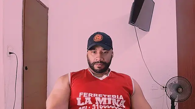 Snapshot of musclehetero chatting on January 19, 8:18 am musclehetero online show from January 19, 8:18 am