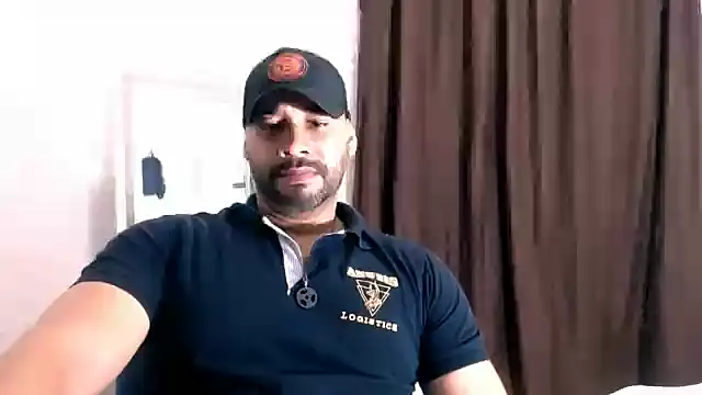 Snapshot of musclehetero chatting on June 17, 6:24 am musclehetero online show from June 17, 6:24 am