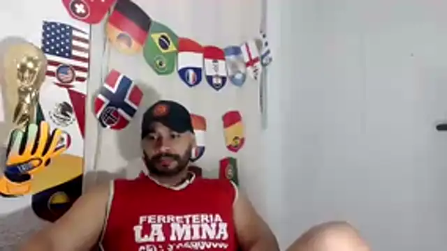 Snapshot of musclehetero chatting on June 27, 7:36 am musclehetero online show from June 27, 7:36 am