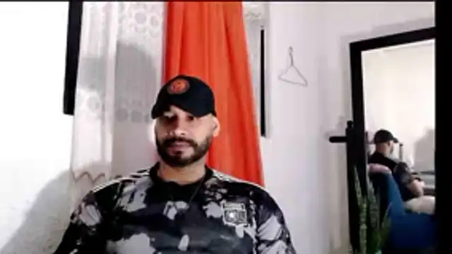 Snapshot of musclehetero chatting on June 10, 11:22 am musclehetero online show from June 10, 11:22 am