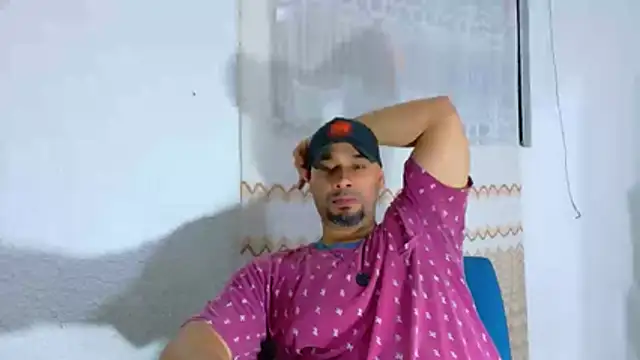 Snapshot of musclehetero chatting on July 7, 1:41 am musclehetero online show from July 7, 1:41 am