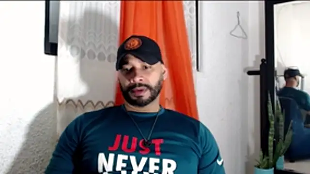 Snapshot of musclehetero chatting on June 12, 1:47 am musclehetero online show from June 12, 1:47 am